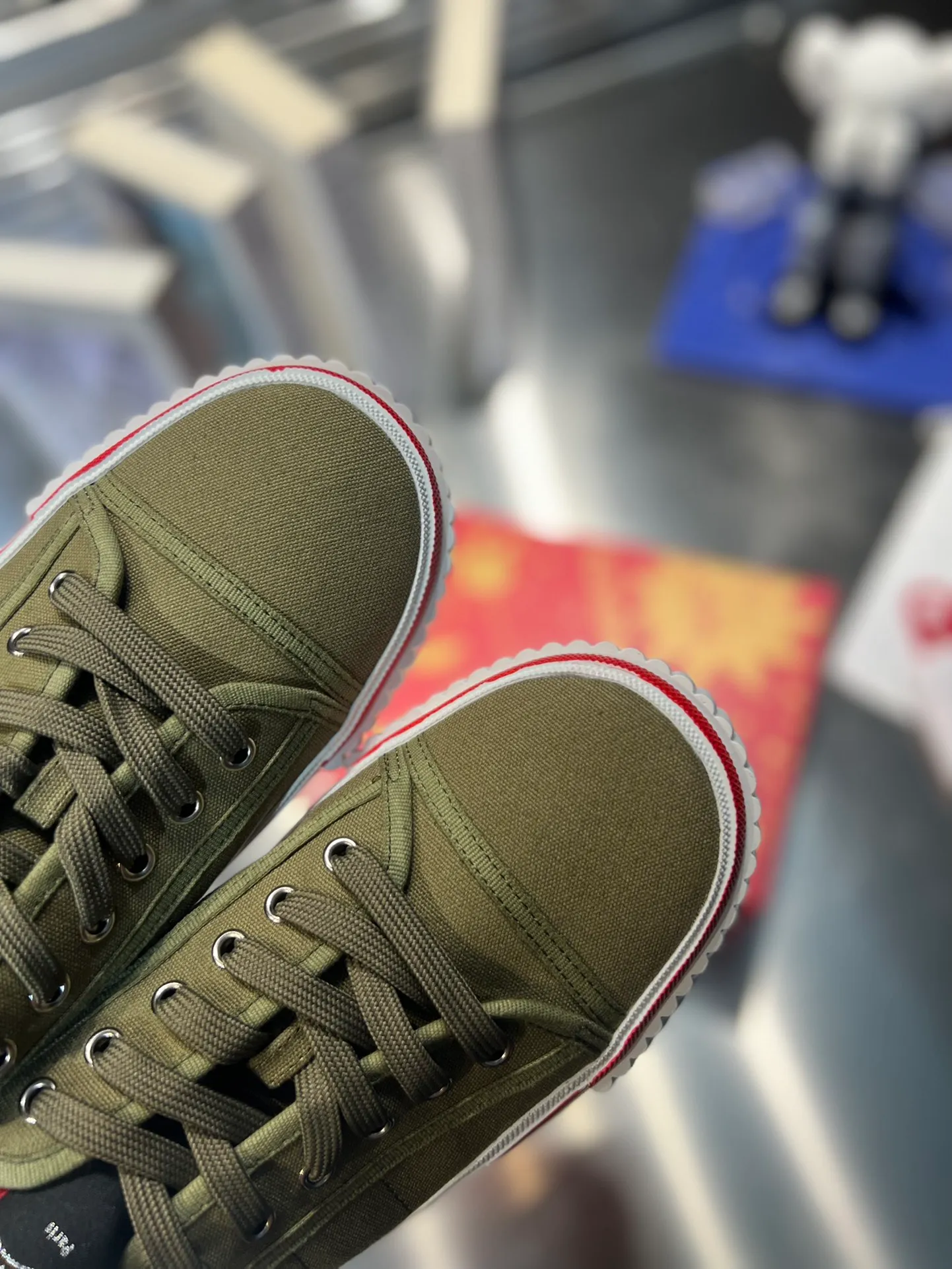 👟👟Ex-factory price 500👟👟 ╔Low top canvas air force white model╗ ·Top version customization·2023𝐬𝐬 𝑪𝒉𝒓𝒊𝒔𝒕𝒊𝒂𝒏 𝑳𝒐𝒖𝒃𝒐𝒖𝒕𝒊𝒏 ▪️No matter the last shape, fabric, diamonds, nails, lining, outsole, they are as close as possible to ZP... ▪️The original sole is specially provided by the original factory ▪️The lining is imported water-dyed cowhide ▪️Private customization time is about 3-7 days —————— Size: Women's 35M-41M Men's 38M-46M